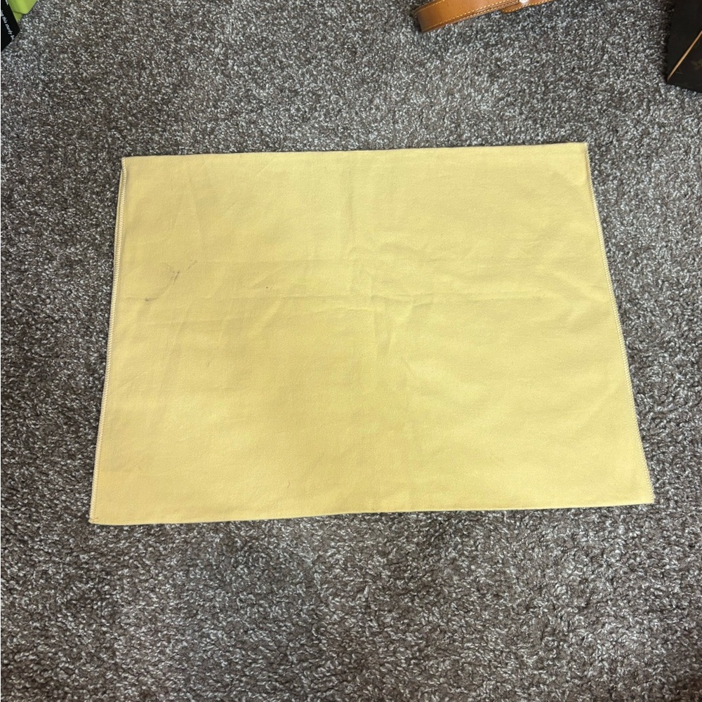Louis Vuitton Dust Bag in Yellow - Picture 7 of 7